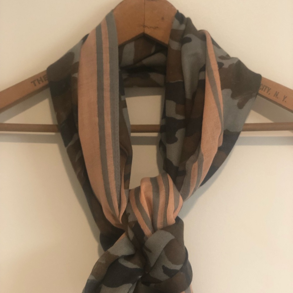 SOLD!! NWOT J.CREW Camouflage Shawl Scarf
